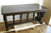 Bbarokní řezbovaný stůl
